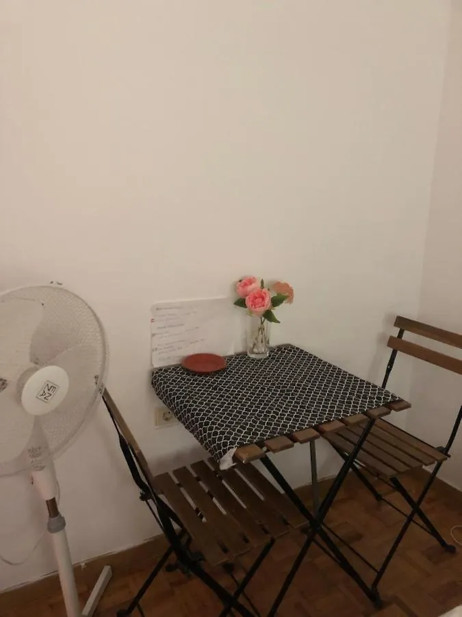 Habitacion Doble En Figueres Con Bano Compartido 0*, Figueres (Girona) Spagna